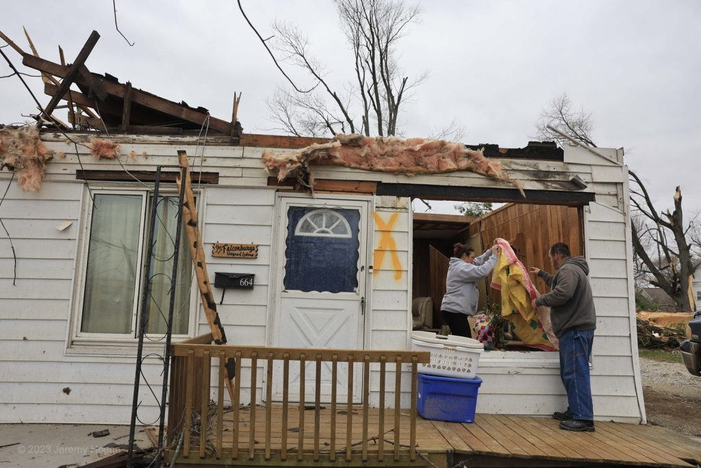 Gallery: Deadly tornado leaves path of destruction in Sullivan, Indiana ...